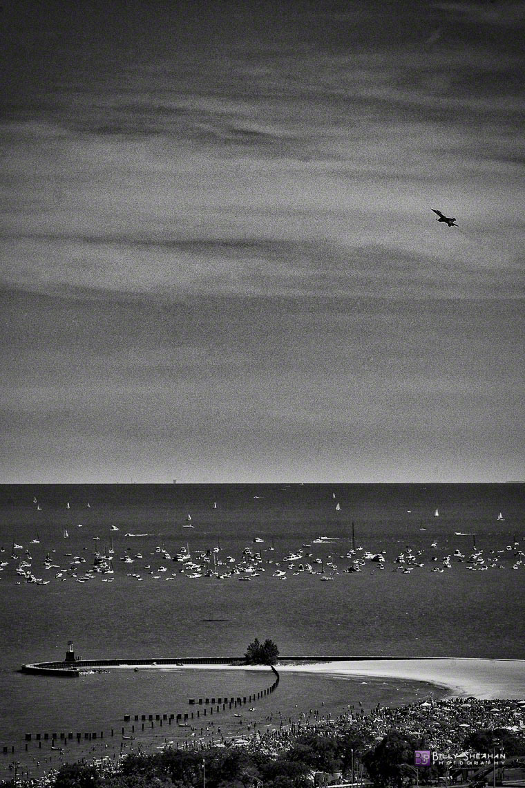 Airshow_Jet_Flyover_at_North_Avenue_Beach_Chicago_AirShow_18Aug2012_0025_BW_D