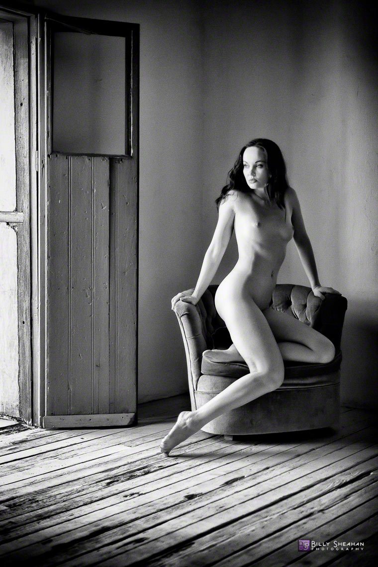 Anne_Duffy_Sitting_on_Chair_at_Casa_Dracula_Anne_30Oct2011_0374_BW_D