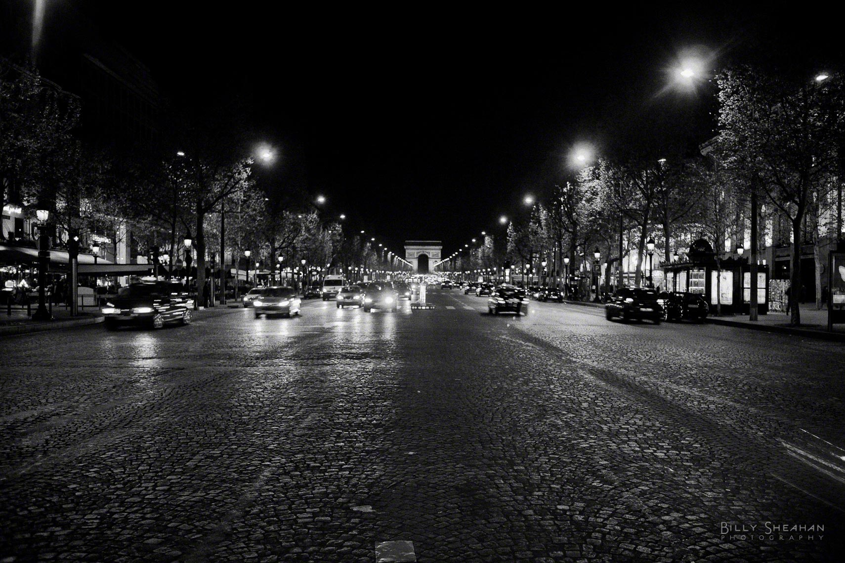 Avenue_des_Champs_Elysees_Arc_de_Triomphe_Night_Paris2008_24Apr2008_0565_BW_D.jpg