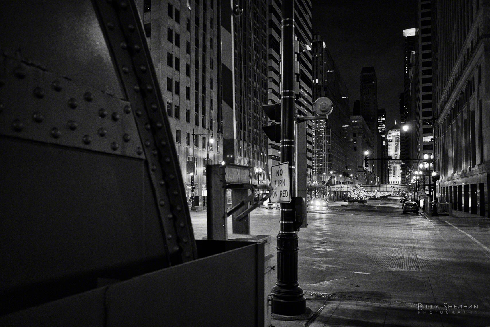 LaSalle_Wacker_Night_Chicago_26Nov2006_084_BW_D.jpg