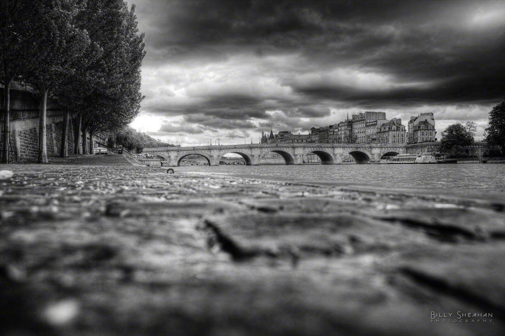 Pont_Neuf_River_Seine_Paris2008_28Apr2008_1321_2_3_BW_D.jpg