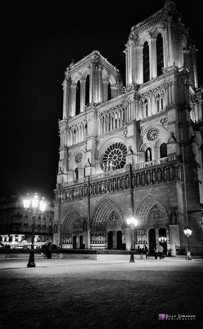 Rendezvous_a_Notre-Dame_Paris2008_23Apr2008_0137_BW_D